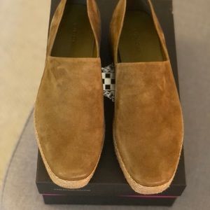 Brand new gorgeous Vince suede sneaker shoes